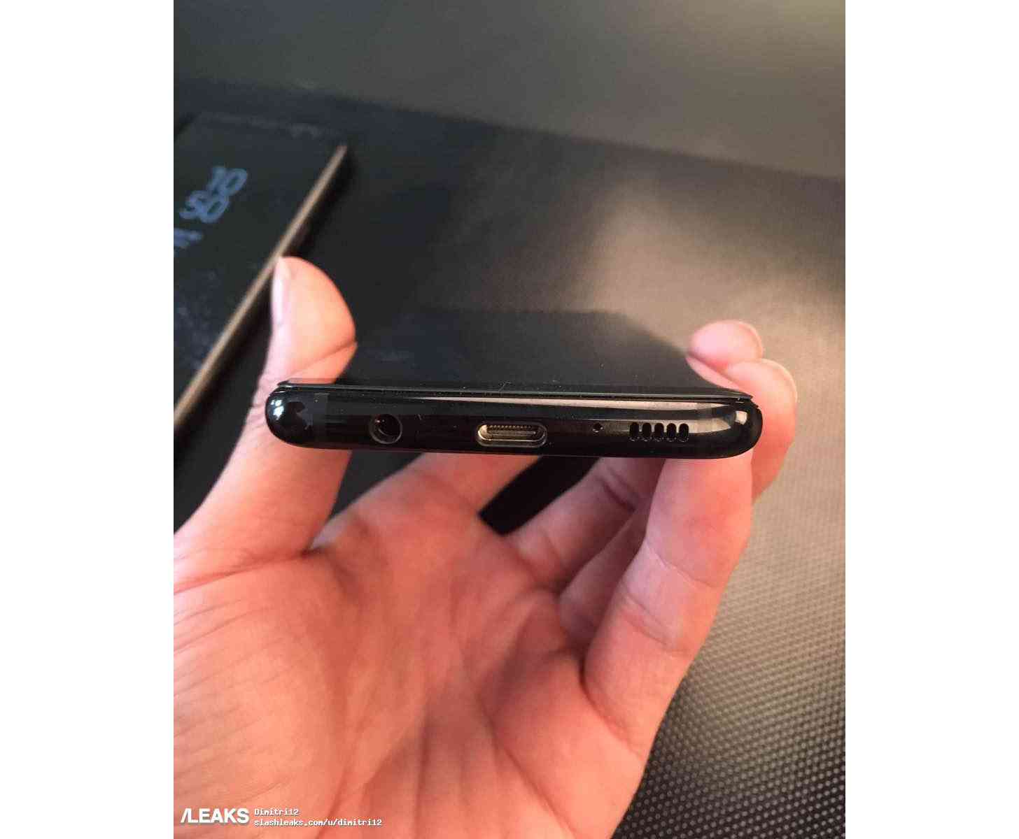 Samsung Galaxy S8 bottom photo leak