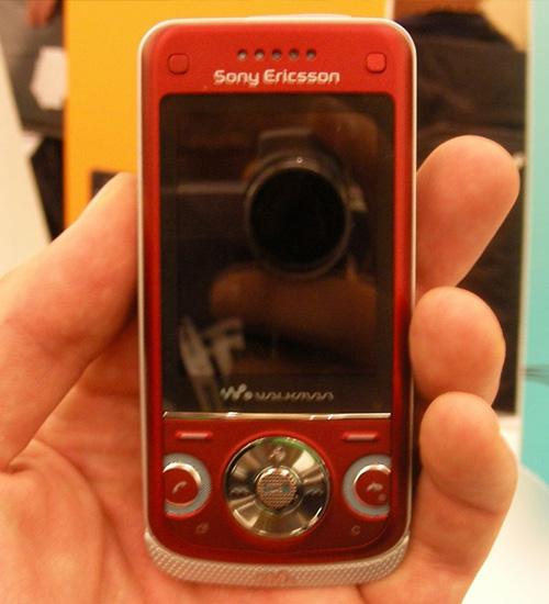 Sony Ericsson W760 closed view