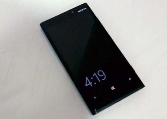 Nokia Lumia 920 lock screen clock leak