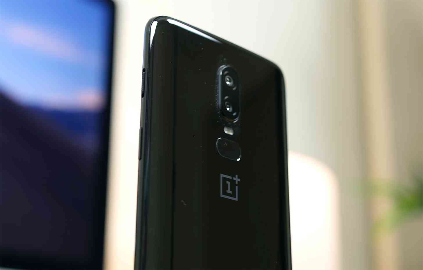 OnePlus 6 hands-on rear